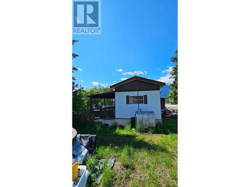 739 9Th  Nw Avenue, Nakusp, BC - Outdoor