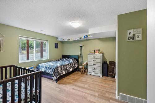 4790 Samuelson Road, Creston, BC - Indoor Photo Showing Bedroom