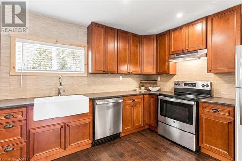 19 Murray Avenue, Northern Bruce Peninsula, ON - Indoor Photo Showing Kitchen