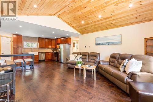 19 Murray Avenue, Northern Bruce Peninsula, ON - Indoor Photo Showing Living Room