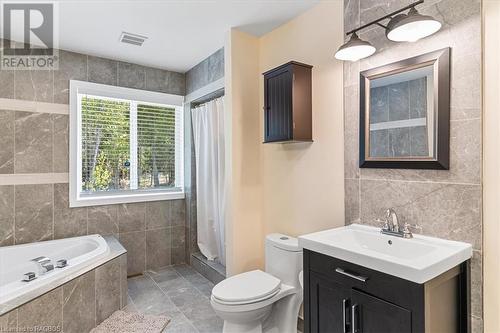 19 Murray Avenue, Northern Bruce Peninsula, ON - Indoor Photo Showing Bathroom