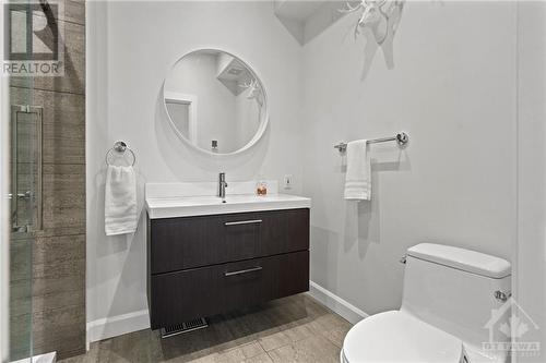 Renovated bath - 272 Royal Avenue, Ottawa, ON - Indoor Photo Showing Bathroom
