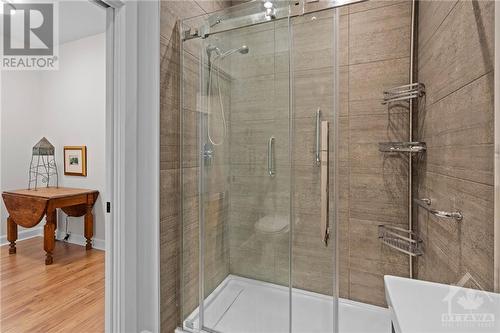 272 Royal Avenue, Ottawa, ON - Indoor Photo Showing Bathroom
