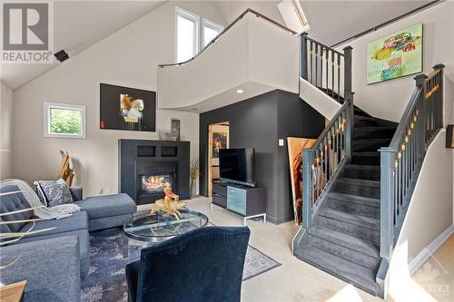 272 Royal Avenue, Ottawa, ON - Indoor With Fireplace