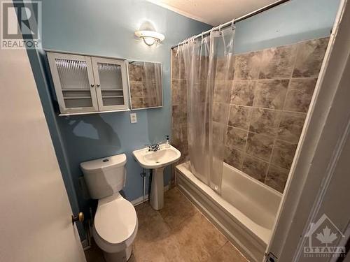 175 Goulburn Avenue, Ottawa, ON - Indoor Photo Showing Bathroom