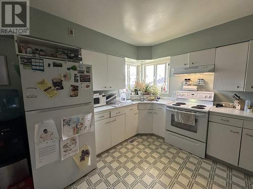 686 Douglas Street, Prince George, BC - Indoor Photo Showing Kitchen
