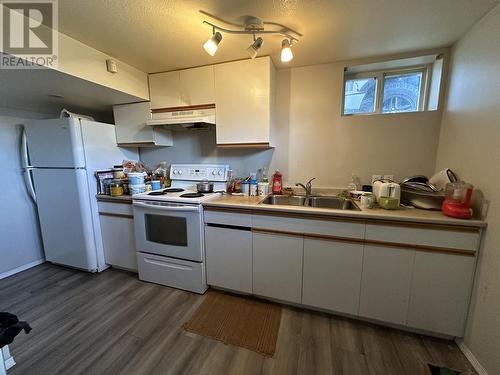 686 Douglas Street, Prince George, BC - Indoor Photo Showing Kitchen With Double Sink