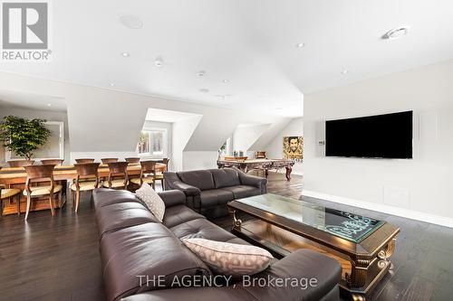 10806 Halls Lake Side Road, Caledon, ON - Indoor Photo Showing Living Room