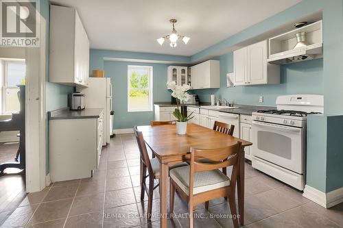 468 Mud Street W, Grimsby, ON - Indoor Photo Showing Kitchen