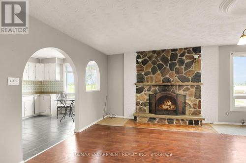 468 Mud Street W, Grimsby, ON - Indoor Photo Showing Living Room With Fireplace