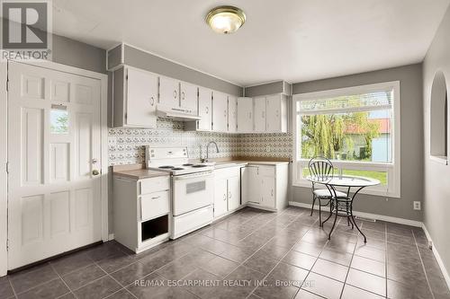 468 Mud Street W, Grimsby, ON - Indoor Photo Showing Kitchen