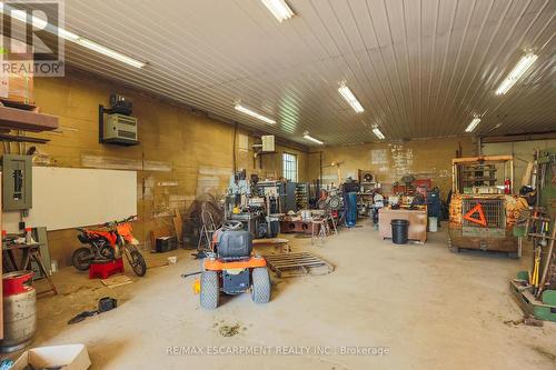 468 Mud Street W, Grimsby, ON - Indoor Photo Showing Garage