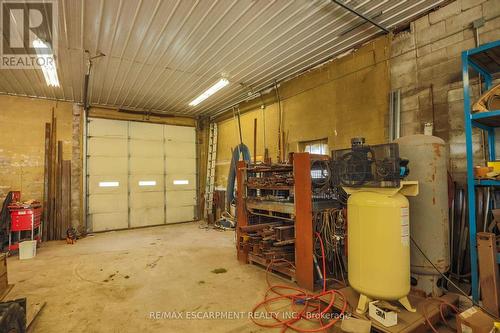 468 Mud Street W, Grimsby, ON - Indoor Photo Showing Garage