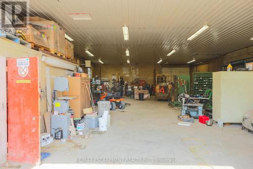 468 Mud Street W, Grimsby, ON - Indoor Photo Showing Garage