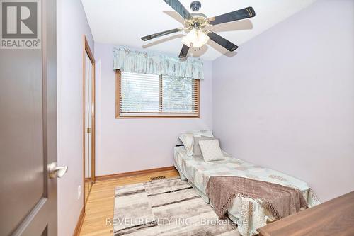 7151 Maywood Street, Niagara Falls, ON - Indoor Photo Showing Bedroom