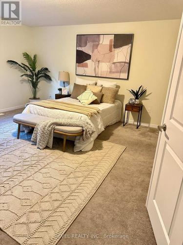 8635 Chickory Trail, Niagara Falls, ON - Indoor Photo Showing Bedroom