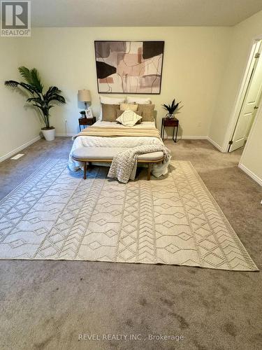 8635 Chickory Trail, Niagara Falls, ON - Indoor Photo Showing Bedroom