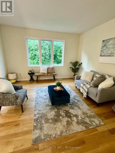 8635 Chickory Trail, Niagara Falls, ON - Indoor Photo Showing Living Room