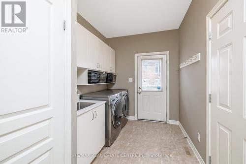 35 Karendale Crescent, Hamilton, ON - Indoor Photo Showing Laundry Room