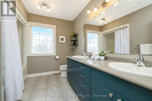 35 Karendale Crescent, Hamilton, ON - Indoor Photo Showing Bathroom