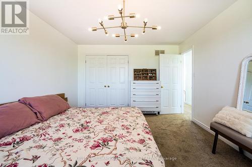 38 Grassyplain Drive, Hamilton (Mount Hope), ON - Indoor Photo Showing Bedroom