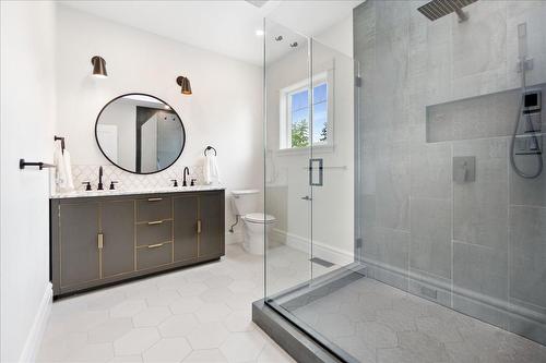 211 Houston Street, Nelson, BC - Indoor Photo Showing Bathroom