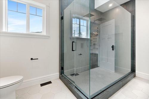 211 Houston Street, Nelson, BC - Indoor Photo Showing Bathroom