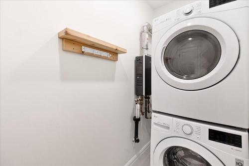 211 Houston Street, Nelson, BC - Indoor Photo Showing Laundry Room