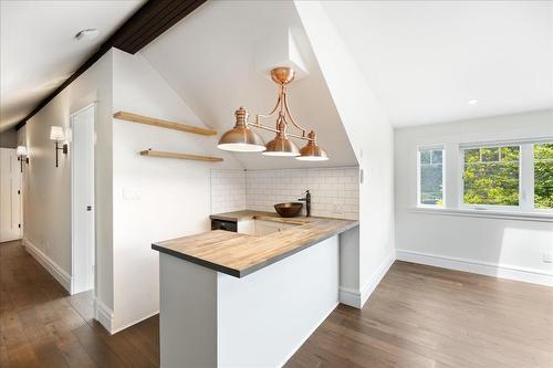 211 Houston Street, Nelson, BC - Indoor Photo Showing Kitchen