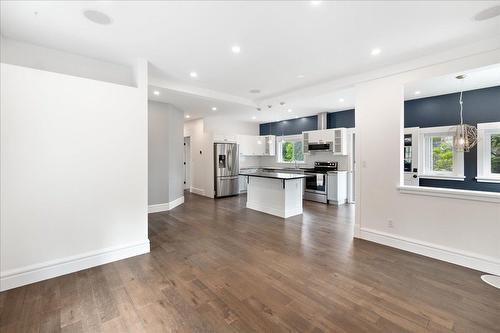 211 Houston Street, Nelson, BC - Indoor Photo Showing Kitchen With Upgraded Kitchen