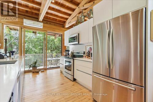 130 Melissa Lane, Tiny, ON - Indoor Photo Showing Kitchen