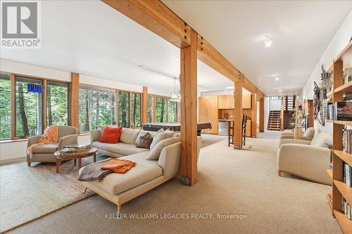 130 Melissa Lane, Tiny, ON - Indoor Photo Showing Living Room