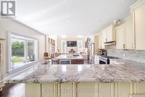 285 Harvie Road, Barrie, ON - Indoor Photo Showing Kitchen With Upgraded Kitchen