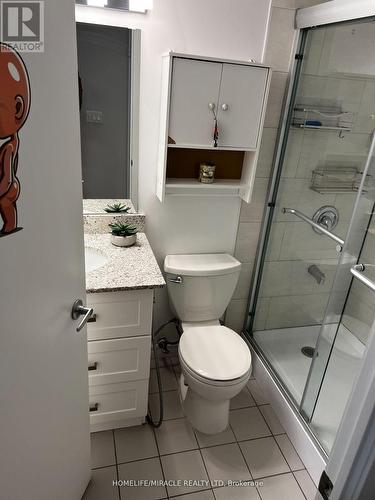 2309 - 38 Lee Centre Drive, Toronto, ON - Indoor Photo Showing Bathroom