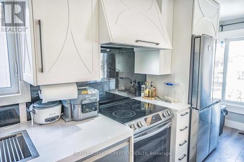 185 Braymore Boulevard, Toronto, ON - Indoor Photo Showing Kitchen