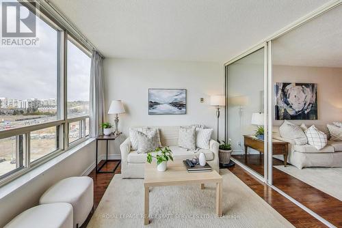 908 - 22 Clarissa Drive, Richmond Hill, ON - Indoor Photo Showing Living Room