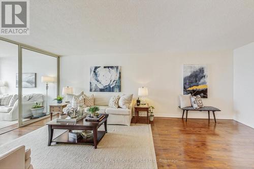 908 - 22 Clarissa Drive, Richmond Hill, ON - Indoor Photo Showing Living Room