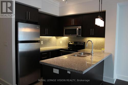 611 - 676 Sheppard Avenue E, Toronto, ON - Indoor Photo Showing Kitchen With Double Sink With Upgraded Kitchen