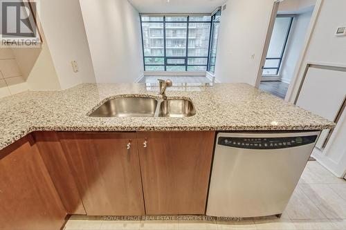 402 - 438 King Street W, Toronto, ON - Indoor Photo Showing Kitchen With Double Sink