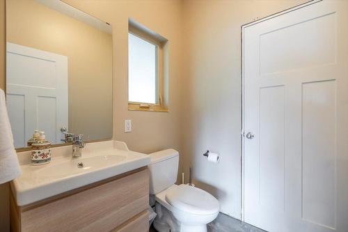 5748 Lower Elk Valley Road, Sparwood, BC - Indoor Photo Showing Bathroom