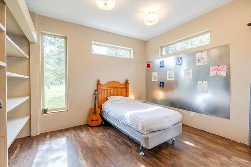 5748 Lower Elk Valley Road, Sparwood, BC - Indoor Photo Showing Bedroom