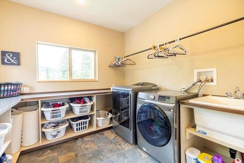 5748 Lower Elk Valley Road, Sparwood, BC - Indoor Photo Showing Laundry Room