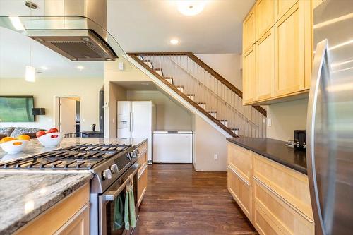 5748 Lower Elk Valley Road, Sparwood, BC - Indoor Photo Showing Kitchen