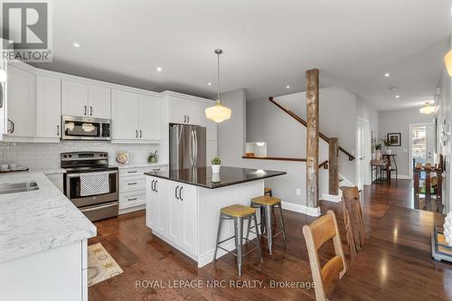 2768 Chestnut Street, Lincoln, ON - Indoor Photo Showing Kitchen With Double Sink With Upgraded Kitchen