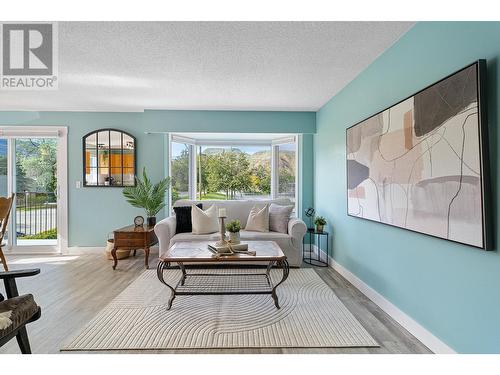 2485 Fleetwood Ave, Kamloops, BC - Indoor Photo Showing Living Room