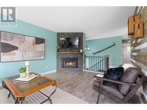 2485 Fleetwood Ave, Kamloops, BC - Indoor Photo Showing Living Room With Fireplace