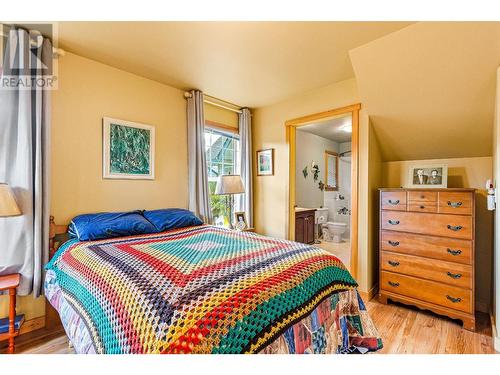 1420 Ainsworth Avenue, Riondel, BC - Indoor Photo Showing Bedroom