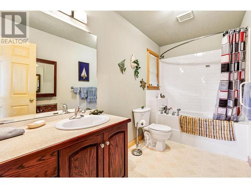 1420 Ainsworth Avenue, Riondel, BC - Indoor Photo Showing Bathroom