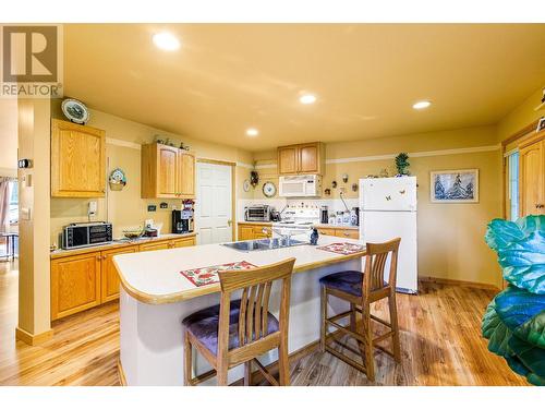 1420 Ainsworth Avenue, Riondel, BC - Indoor Photo Showing Kitchen