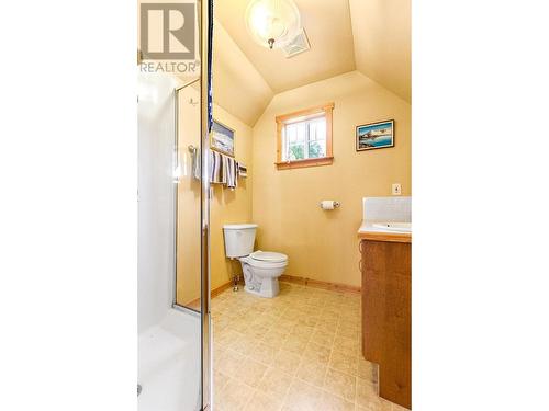 1420 Ainsworth Avenue, Riondel, BC - Indoor Photo Showing Bathroom